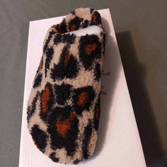 Women's Slippers - Picture 6 of 7